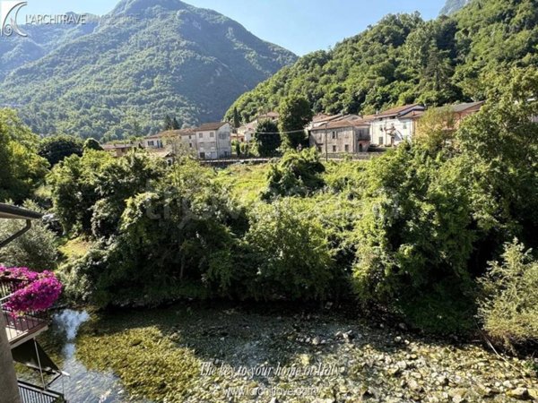 casa indipendente in vendita a Fivizzano in zona Equi Terme