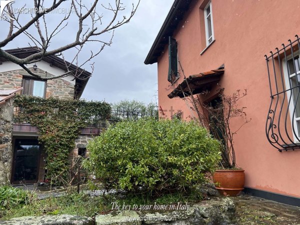 casa indipendente in vendita a Fivizzano