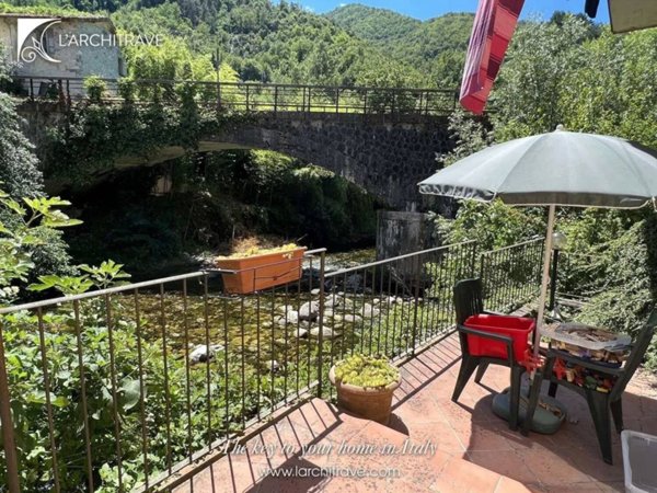 casa indipendente in vendita a Fivizzano in zona Equi Terme