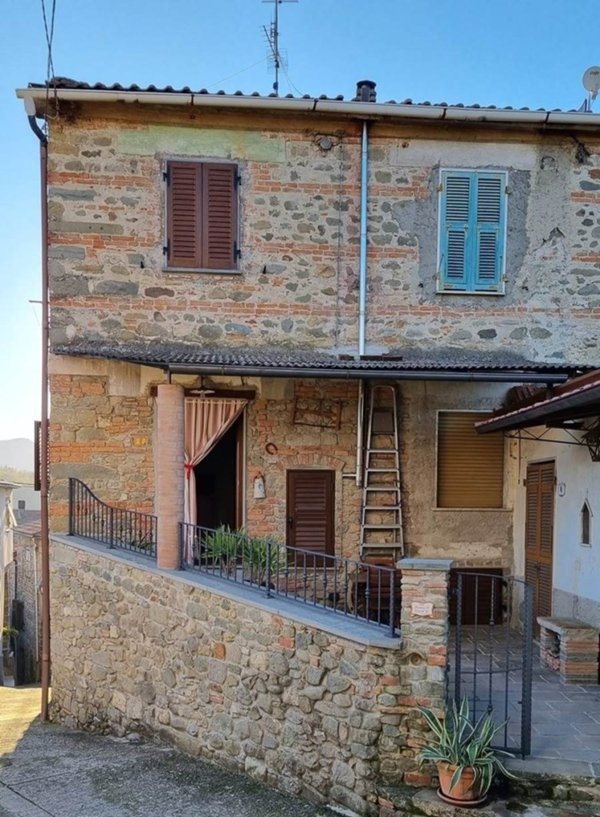 casa indipendente in vendita a Fivizzano