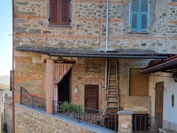 casa indipendente in vendita a Fivizzano