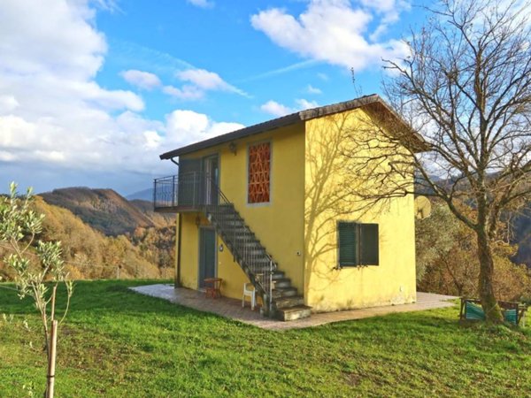 casa indipendente in vendita a Fivizzano