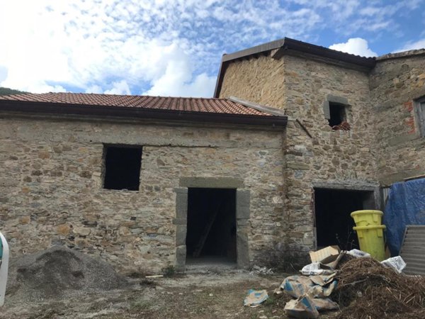 casa indipendente in vendita a Fivizzano in zona Cotto