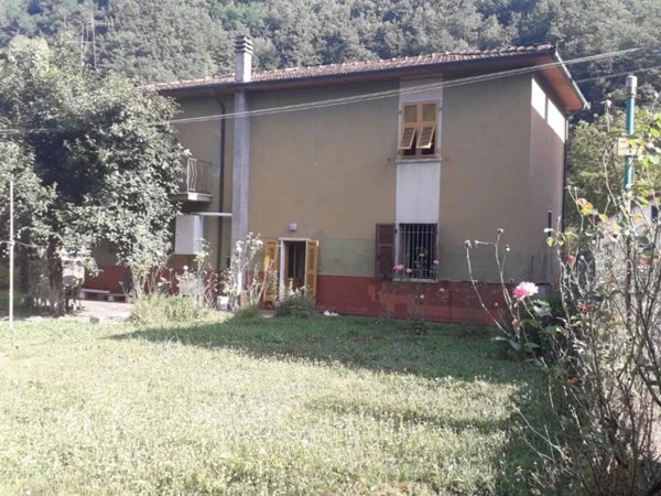 casa indipendente in vendita a Fivizzano