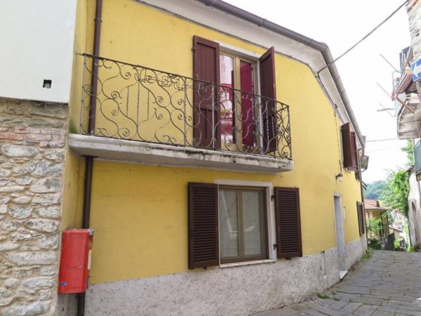casa indipendente in vendita a Fivizzano in zona Soliera Apuana
