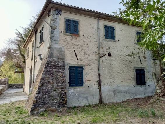 casa indipendente in vendita a Fivizzano in zona Pognana