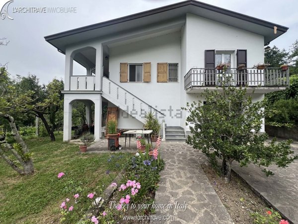 casa indipendente in vendita a Fivizzano