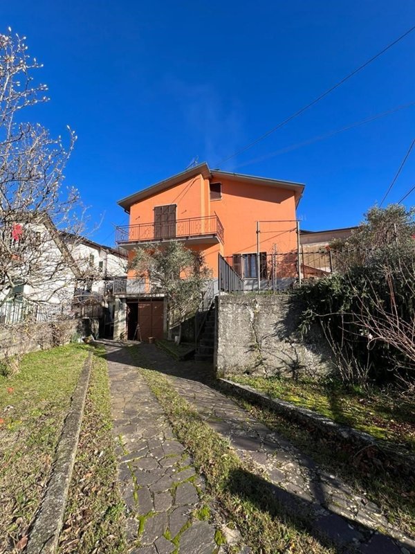 casa indipendente in vendita a Fivizzano