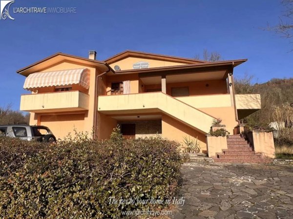 casa indipendente in vendita a Fivizzano