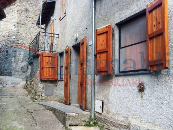 appartamento in vendita a Fivizzano in zona Sassalbo