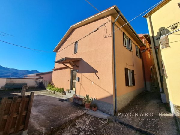 appartamento in vendita a Fivizzano in zona Ceserano