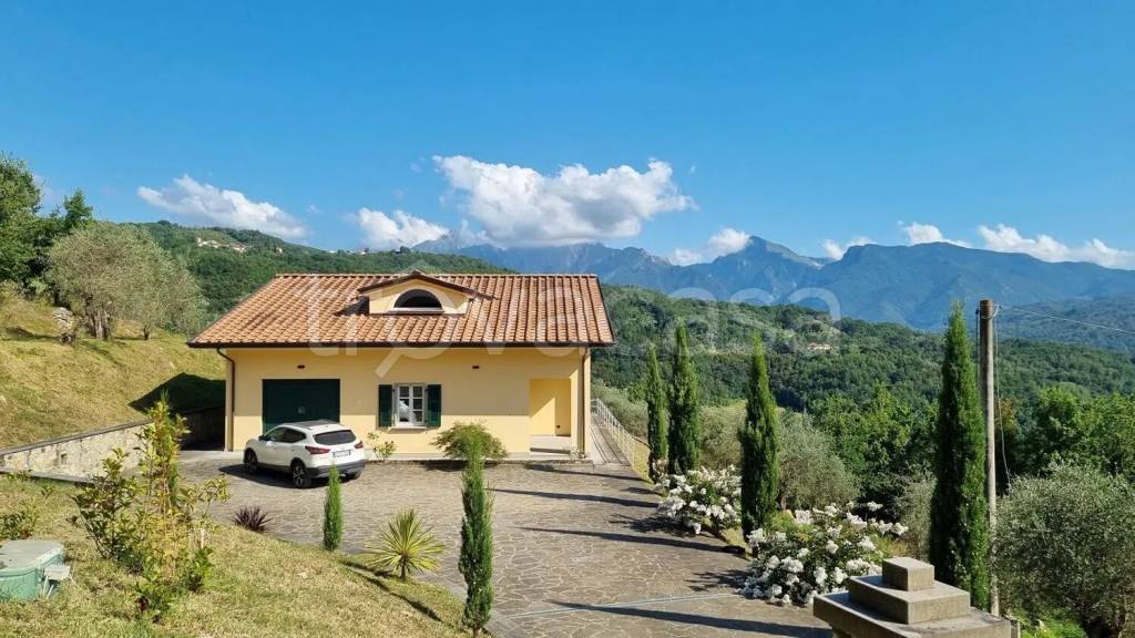 casa indipendente in vendita a Fivizzano in zona Moncigoli