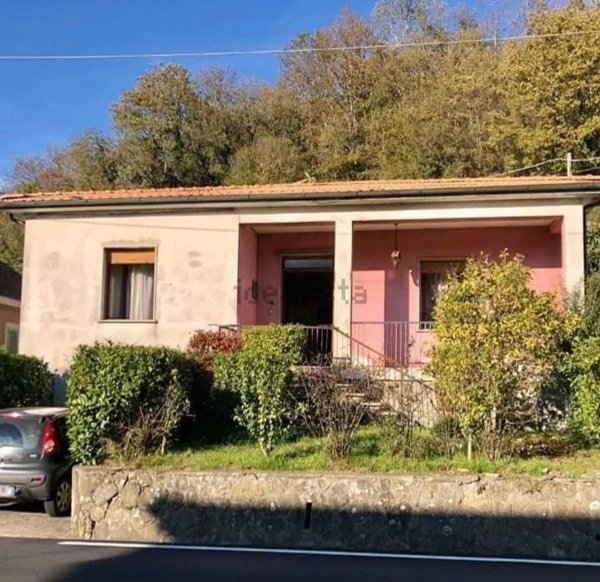 casa indipendente in vendita a Fivizzano