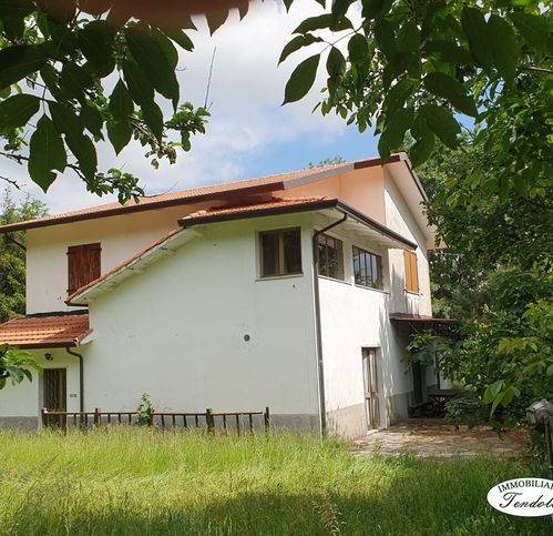 casa indipendente in vendita a Fivizzano