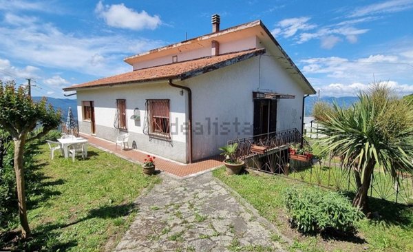 casa indipendente in vendita a Fivizzano
