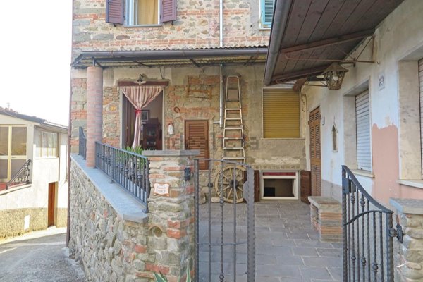 casa indipendente in vendita a Fivizzano in zona Soliera Apuana