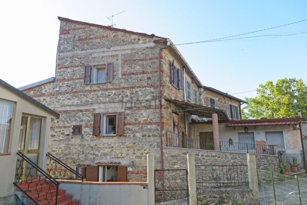 casa indipendente in vendita a Fivizzano in zona Soliera Apuana