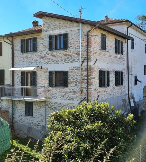 casa semindipendente in vendita a Fivizzano