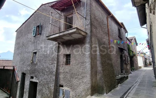 casa indipendente in vendita a Fivizzano in zona Moncigoli