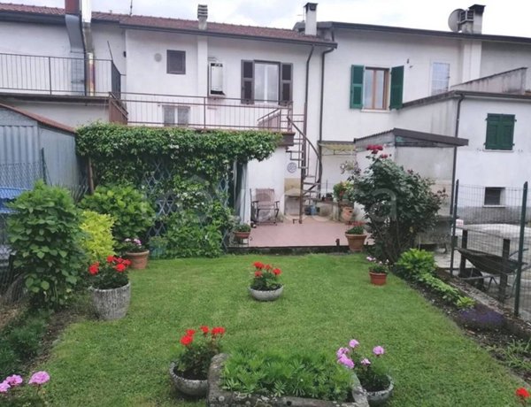 casa indipendente in vendita a Fivizzano
