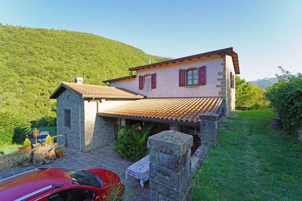 casa indipendente in vendita a Fivizzano in zona Posara