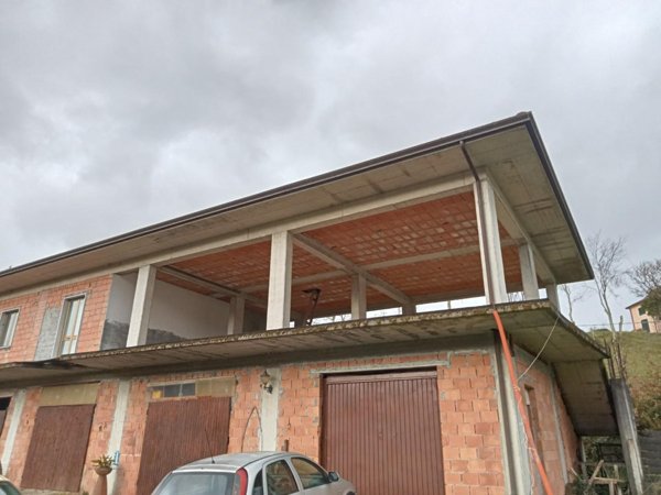 casa indipendente in vendita a Fivizzano