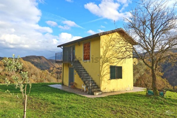 casa indipendente in vendita a Fivizzano