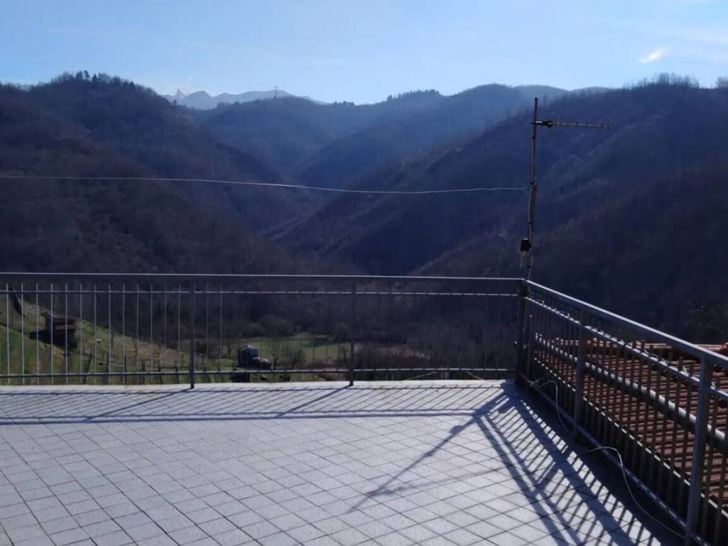 casa indipendente in vendita a Fivizzano in zona San Terenzo