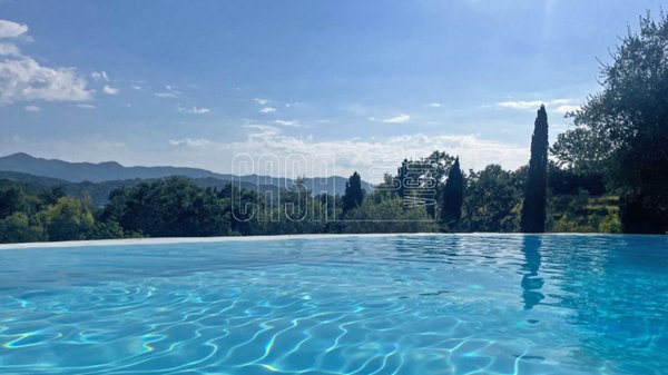 casa indipendente in vendita a Fivizzano in zona Agnino