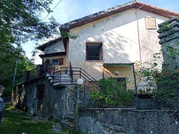 casa indipendente in vendita a Fivizzano in zona Pò