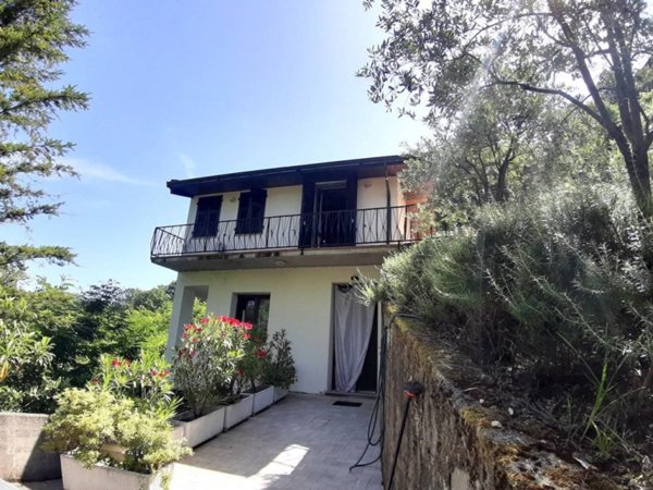 casa indipendente in vendita a Fivizzano