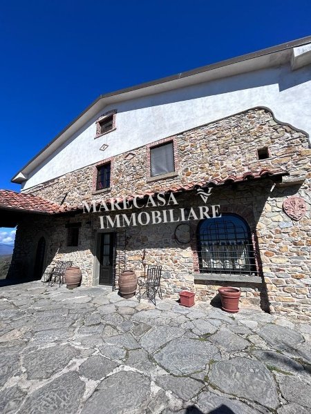 casa indipendente in vendita a Fivizzano in zona Magliano