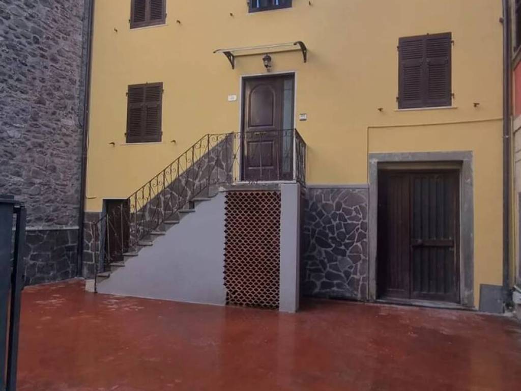 casa indipendente in vendita a Fivizzano