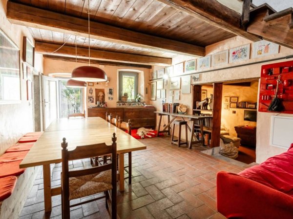 casa indipendente in vendita a Fivizzano in zona Gragnola