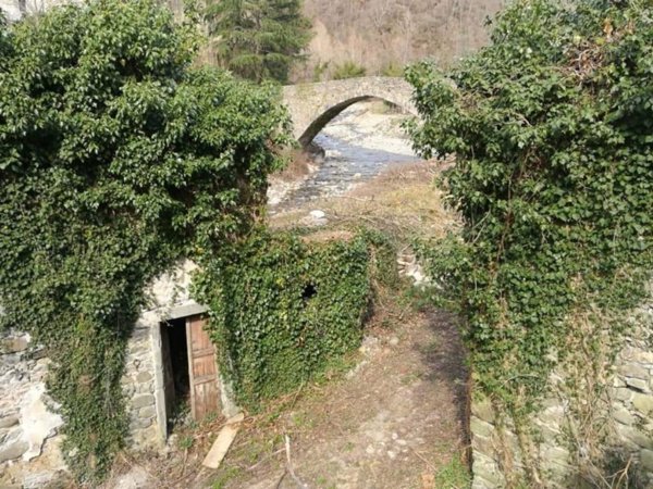 casa indipendente in vendita a Fivizzano