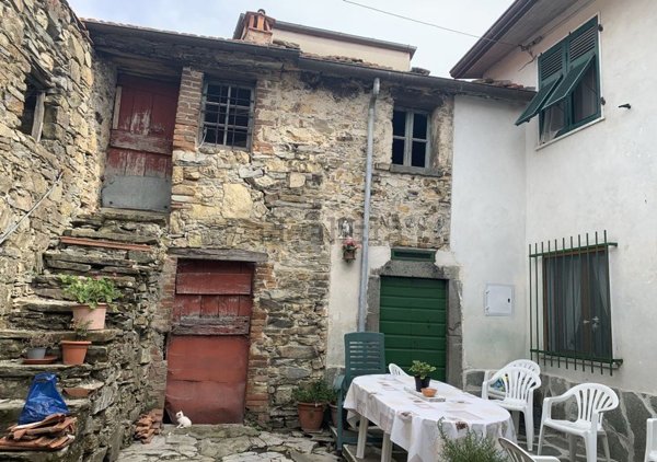 appartamento in vendita a Fivizzano in zona Corsano