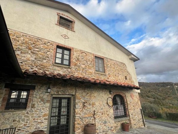 casa indipendente in vendita a Fivizzano in zona Magliano