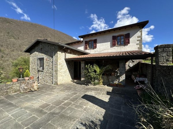 casa indipendente in vendita a Fivizzano in zona Posara