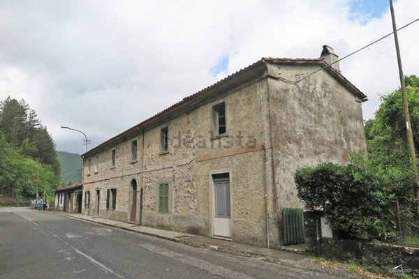 casa indipendente in vendita a Fivizzano