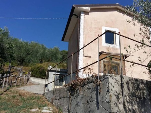casa indipendente in vendita a Fivizzano
