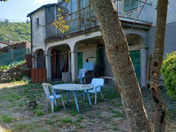 casa indipendente in vendita a Fivizzano