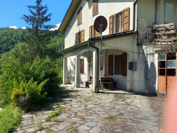 casa indipendente in vendita a Fivizzano