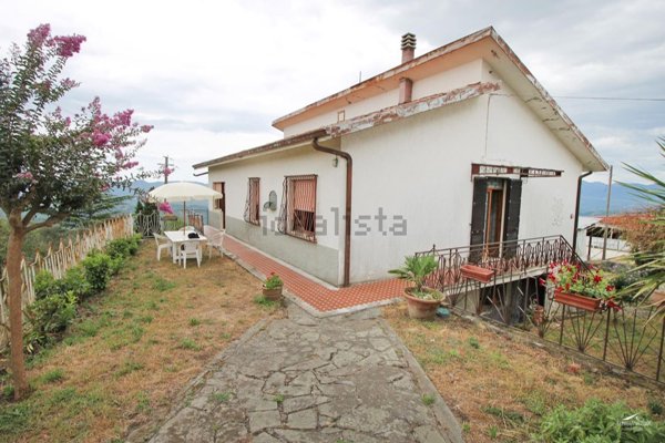 casa indipendente in vendita a Fivizzano in zona Agnino