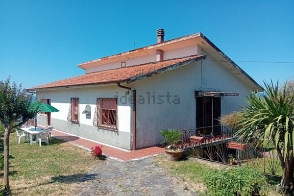 casa indipendente in vendita a Fivizzano in zona Agnino