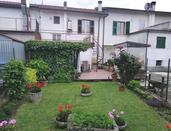 casa indipendente in vendita a Fivizzano