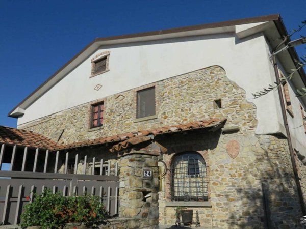 casa indipendente in vendita a Fivizzano in zona Magliano