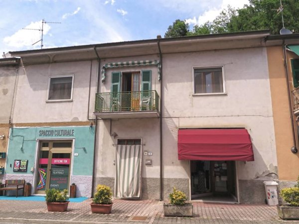 casa indipendente in vendita a Fivizzano