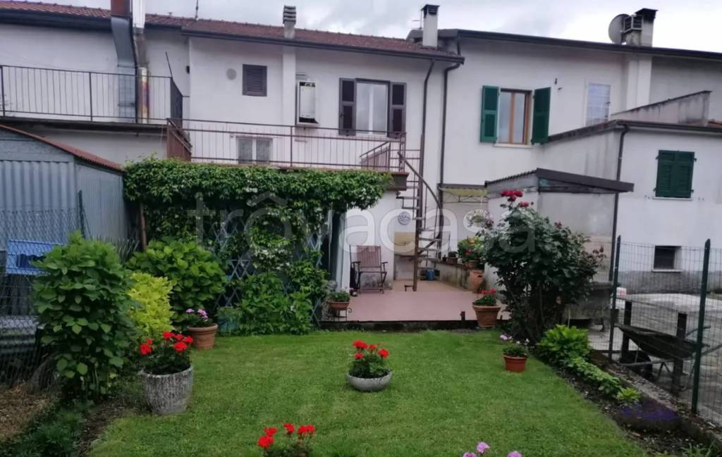 casa indipendente in vendita a Fivizzano in zona Gragnola