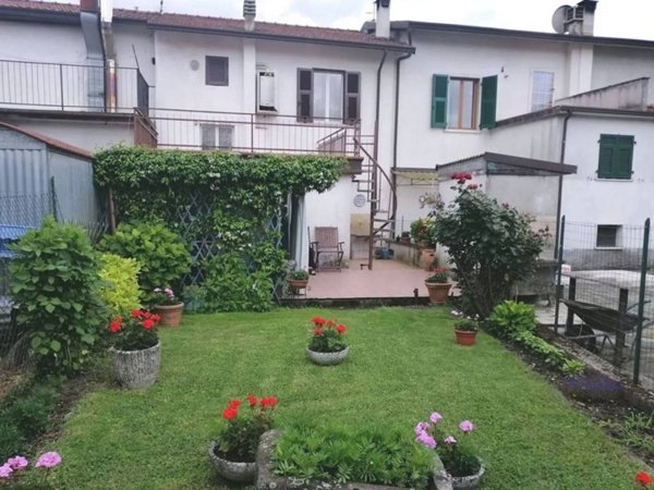 casa indipendente in vendita a Fivizzano