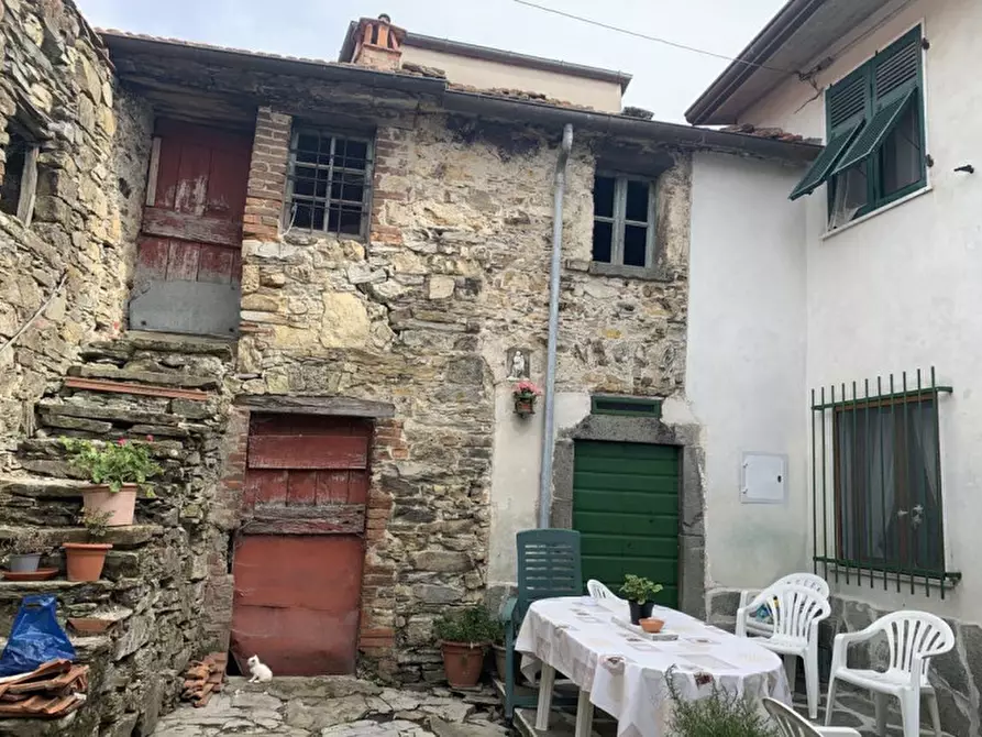 casa indipendente in vendita a Fivizzano in zona Corsano